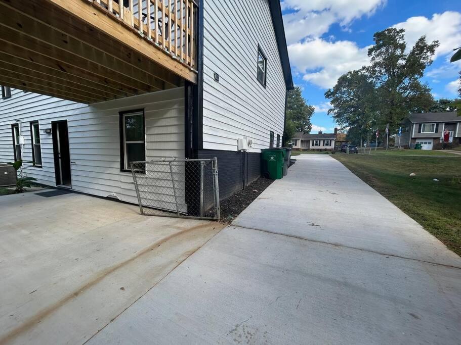 Comfy Lower Lvl Apt With Jetted Tub Near Uptown And Unc Charlotte Exterior foto