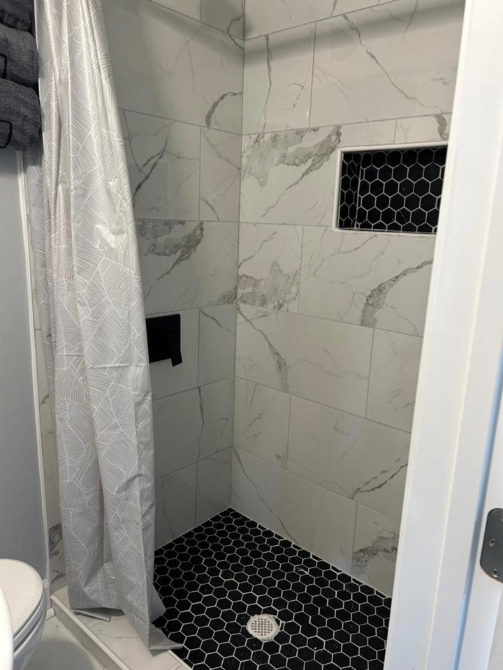 Comfy Lower Lvl Apt With Jetted Tub Near Uptown And Unc Charlotte Exterior foto