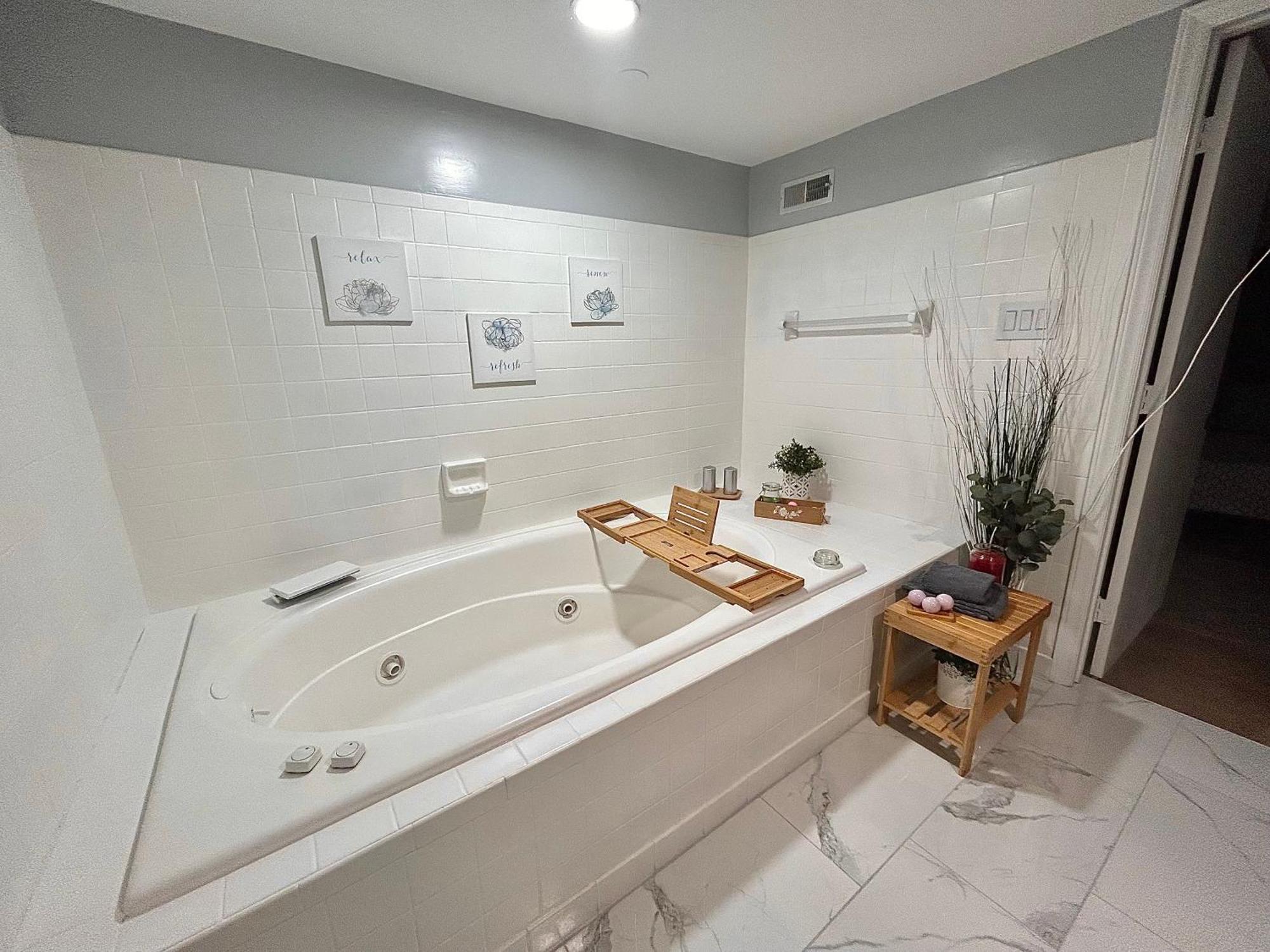 Comfy Lower Lvl Apt With Jetted Tub Near Uptown And Unc Charlotte Exterior foto